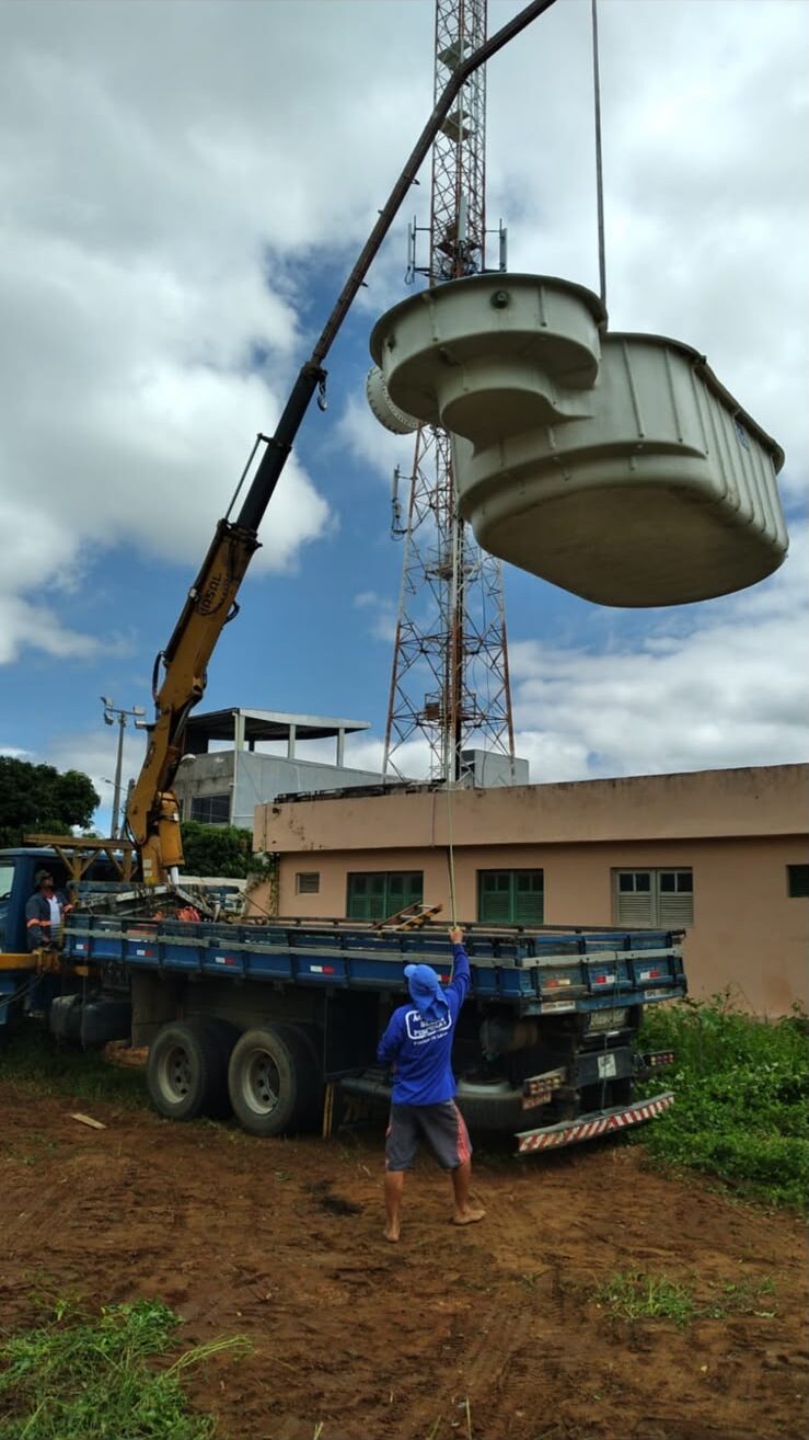 Içamento e posicionamento de equipamento pesado